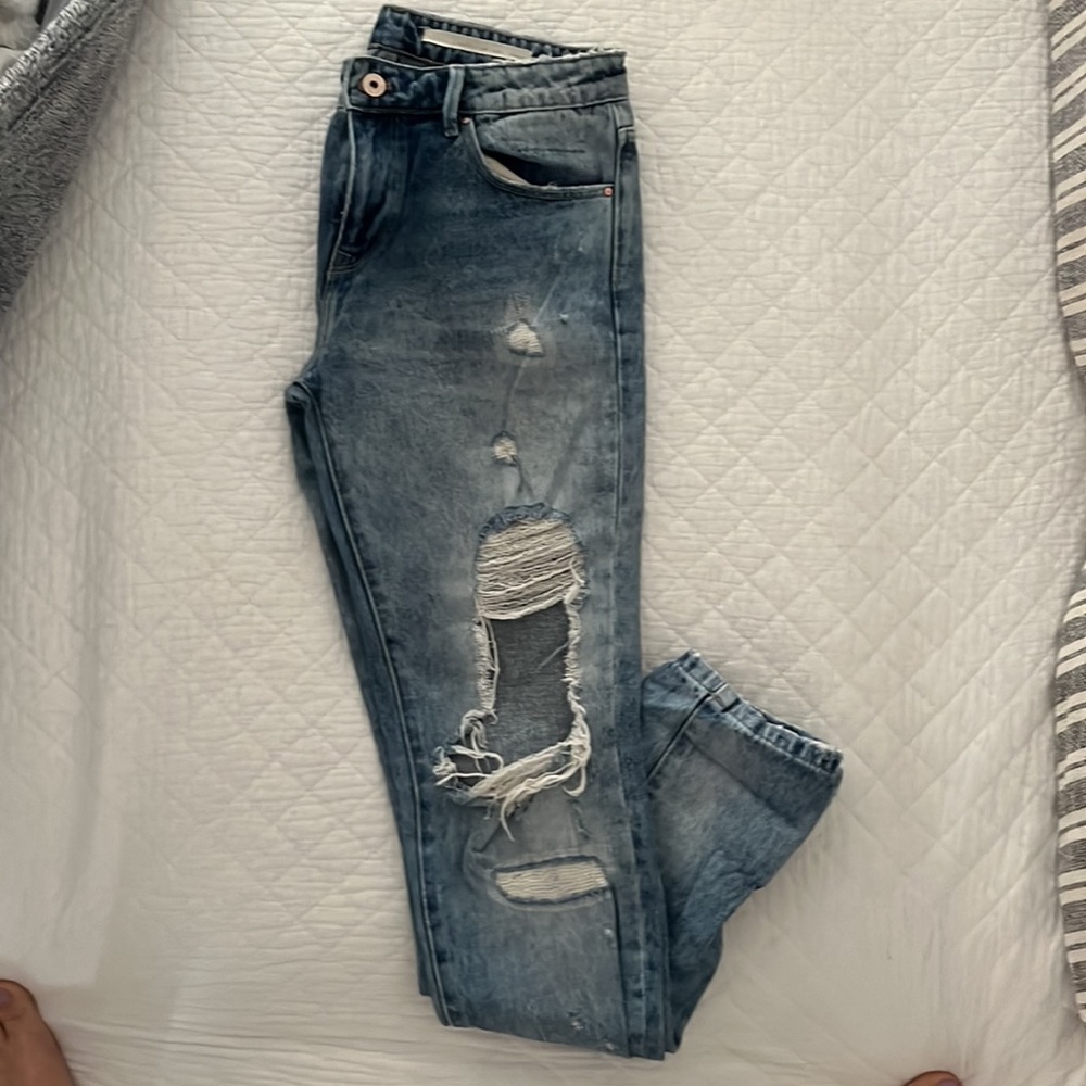Zara Distressed boyfriend fit jean (with slim ankle), size 4